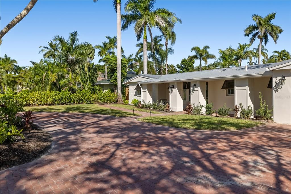 Activo con contrato: $1,990,000 (4 camas, 3 baños, 2379 Pies cuadrados)