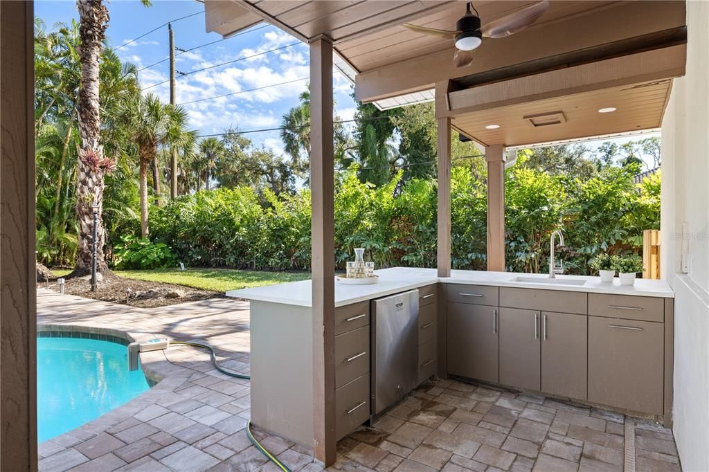 Activo con contrato: $1,990,000 (4 camas, 3 baños, 2379 Pies cuadrados)