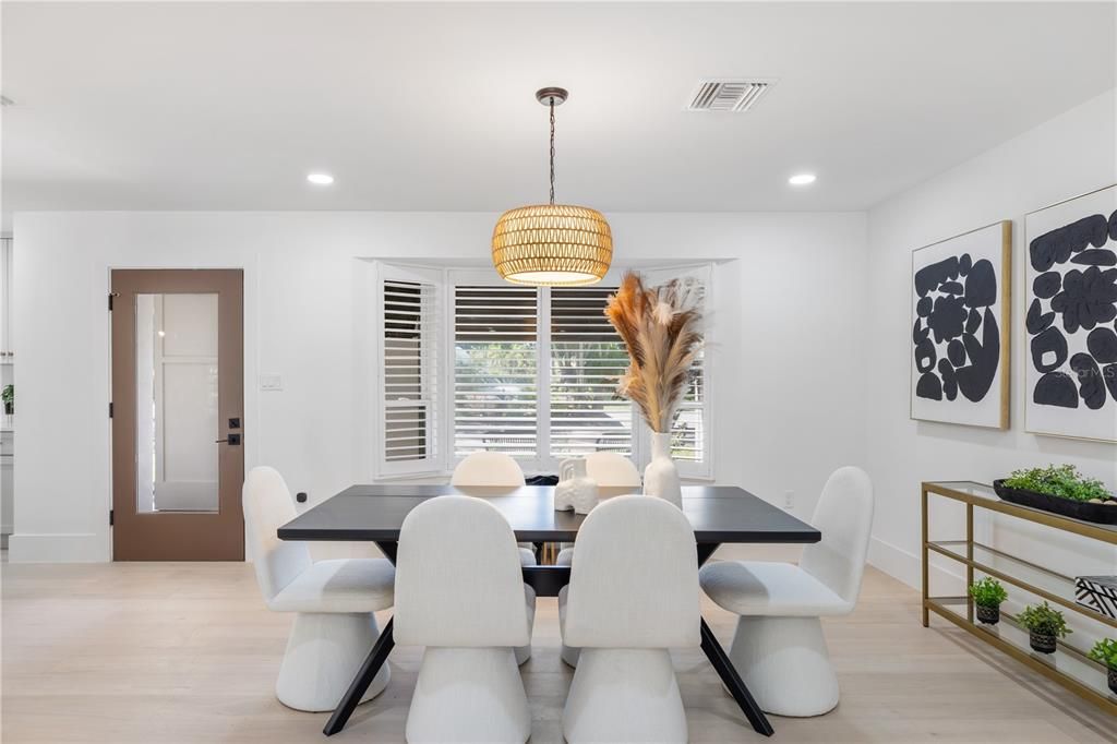 Activo con contrato: $1,990,000 (4 camas, 3 baños, 2379 Pies cuadrados)