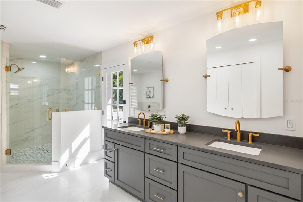 Activo con contrato: $1,990,000 (4 camas, 3 baños, 2379 Pies cuadrados)