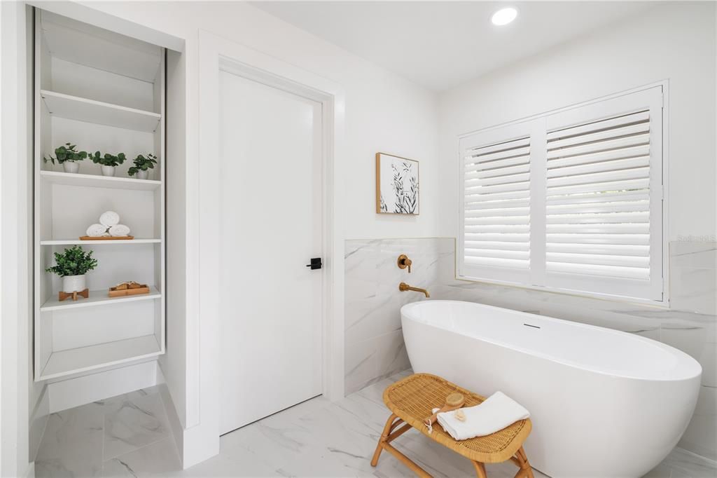 Activo con contrato: $1,990,000 (4 camas, 3 baños, 2379 Pies cuadrados)