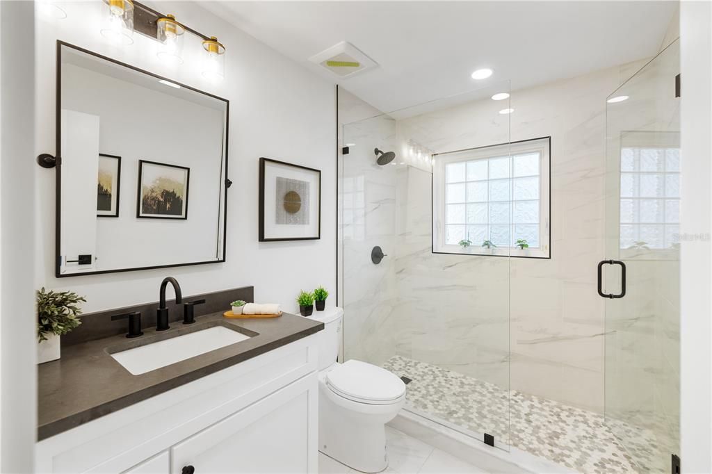 Activo con contrato: $1,990,000 (4 camas, 3 baños, 2379 Pies cuadrados)