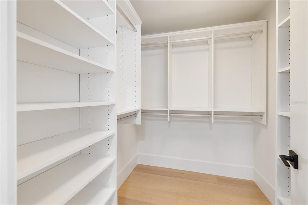 Activo con contrato: $1,990,000 (4 camas, 3 baños, 2379 Pies cuadrados)