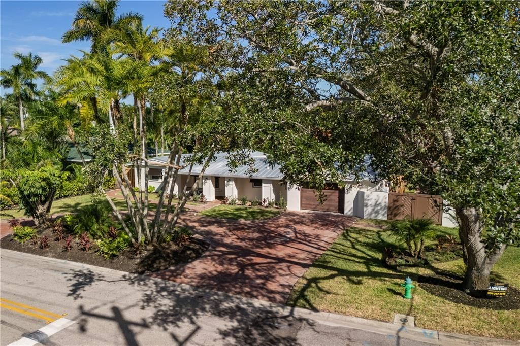 Activo con contrato: $1,990,000 (4 camas, 3 baños, 2379 Pies cuadrados)