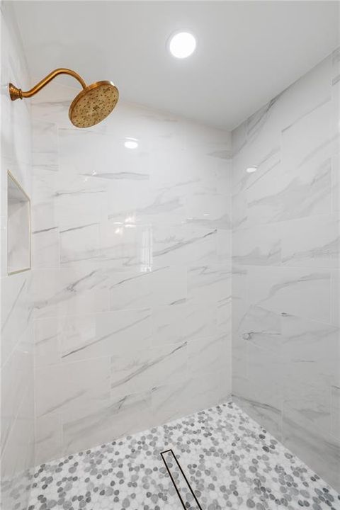 Activo con contrato: $1,990,000 (4 camas, 3 baños, 2379 Pies cuadrados)