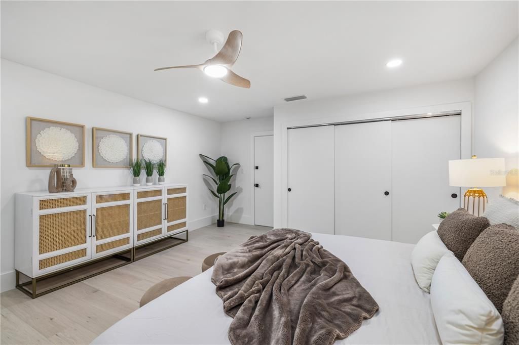 Activo con contrato: $1,990,000 (4 camas, 3 baños, 2379 Pies cuadrados)