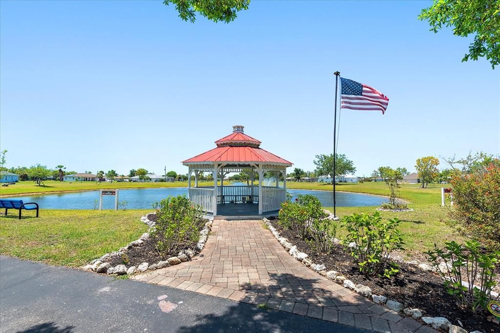 For Sale: $289,000 (2 beds, 2 baths, 1008 Square Feet)