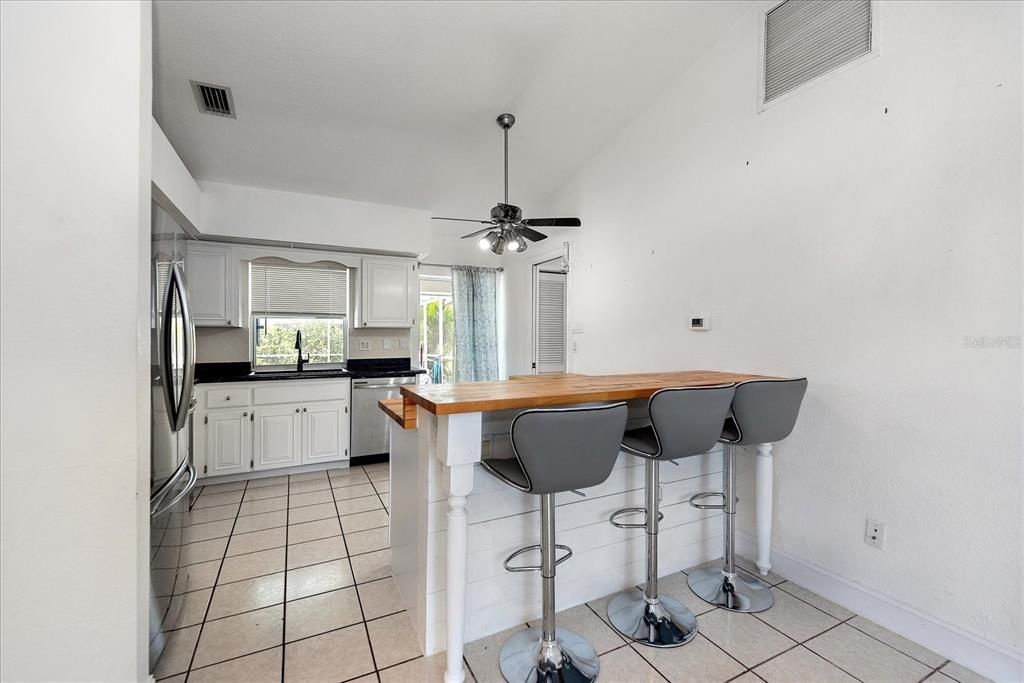 For Sale: $289,000 (2 beds, 2 baths, 1008 Square Feet)