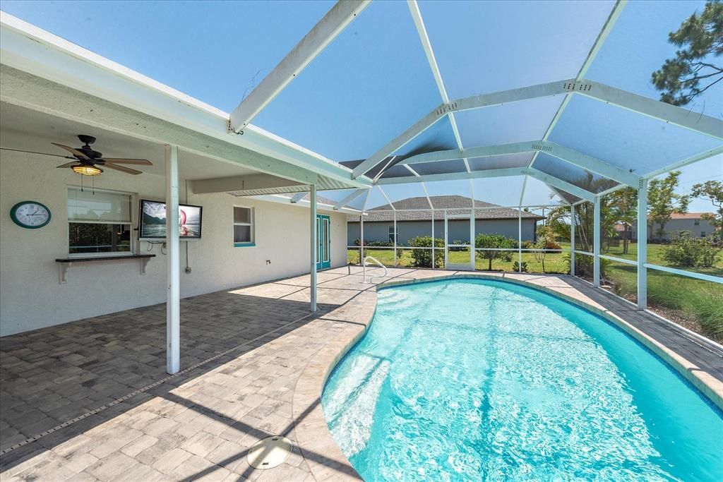 For Sale: $289,000 (2 beds, 2 baths, 1008 Square Feet)