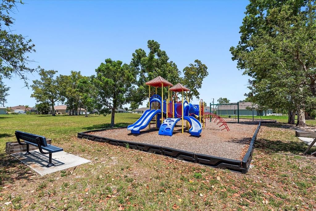 For Sale: $289,000 (2 beds, 2 baths, 1008 Square Feet)