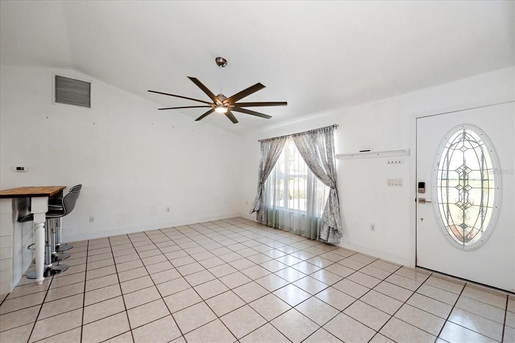 For Sale: $289,000 (2 beds, 2 baths, 1008 Square Feet)