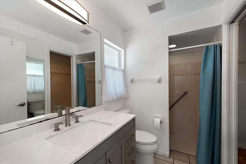 For Sale: $289,000 (2 beds, 2 baths, 1008 Square Feet)