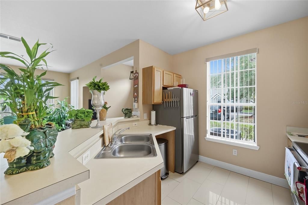 For Sale: $185,000 (1 beds, 1 baths, 776 Square Feet)