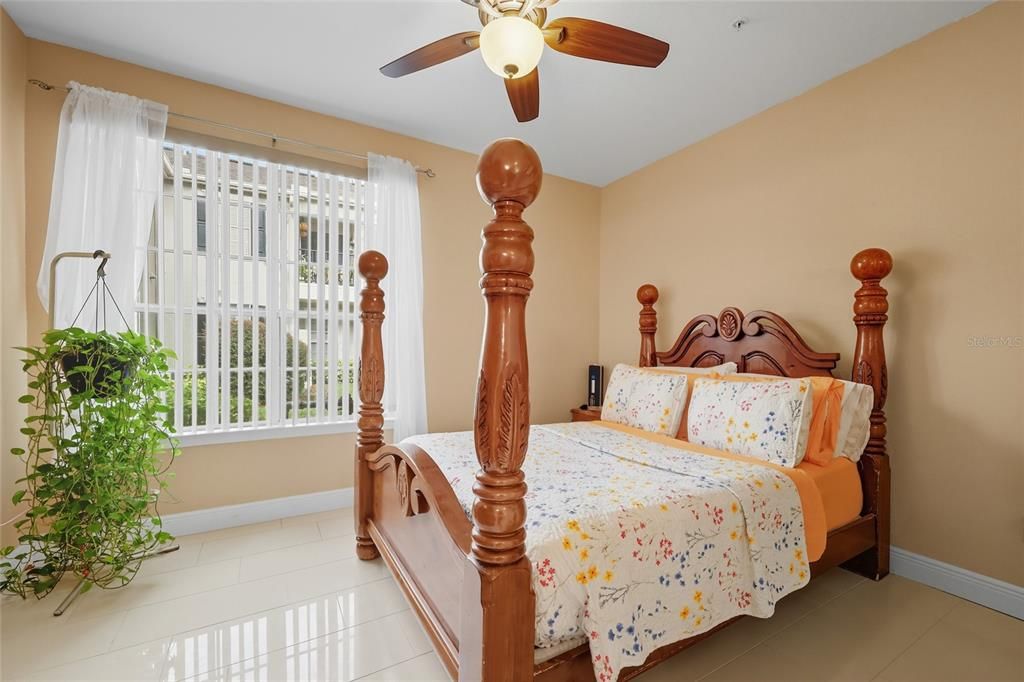 For Sale: $185,000 (1 beds, 1 baths, 776 Square Feet)