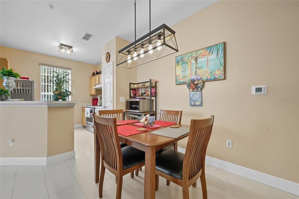 For Sale: $185,000 (1 beds, 1 baths, 776 Square Feet)