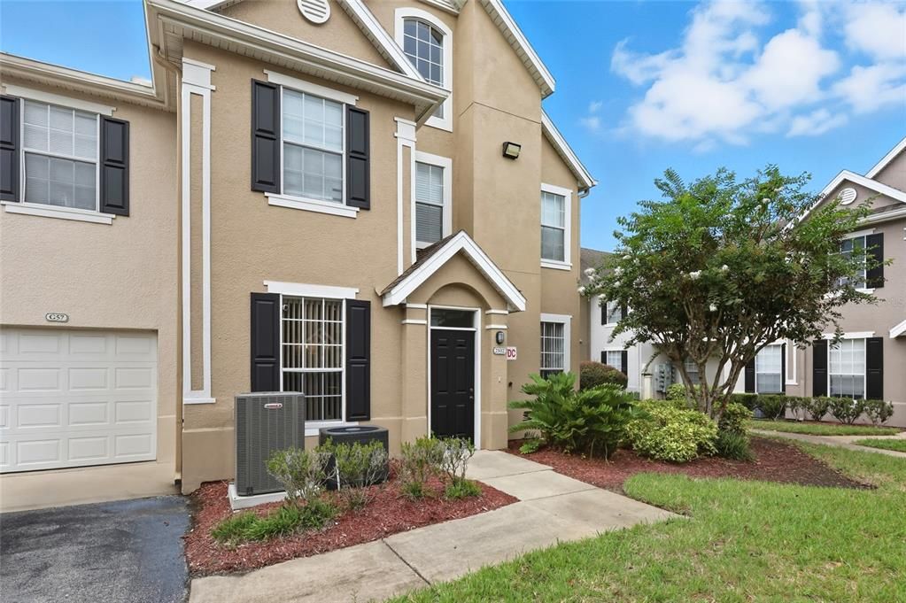 For Sale: $185,000 (1 beds, 1 baths, 776 Square Feet)