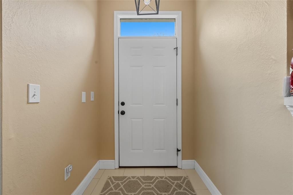 For Sale: $185,000 (1 beds, 1 baths, 776 Square Feet)