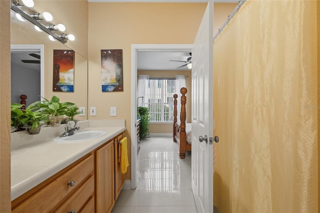 For Sale: $185,000 (1 beds, 1 baths, 776 Square Feet)