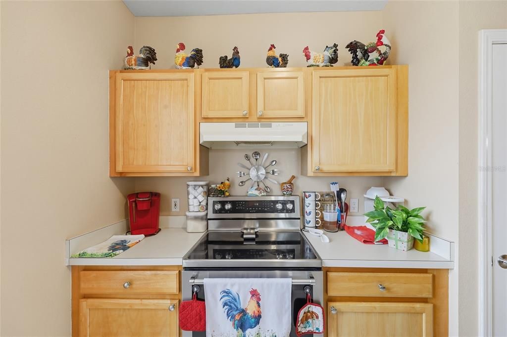 For Sale: $185,000 (1 beds, 1 baths, 776 Square Feet)