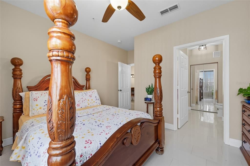 For Sale: $185,000 (1 beds, 1 baths, 776 Square Feet)