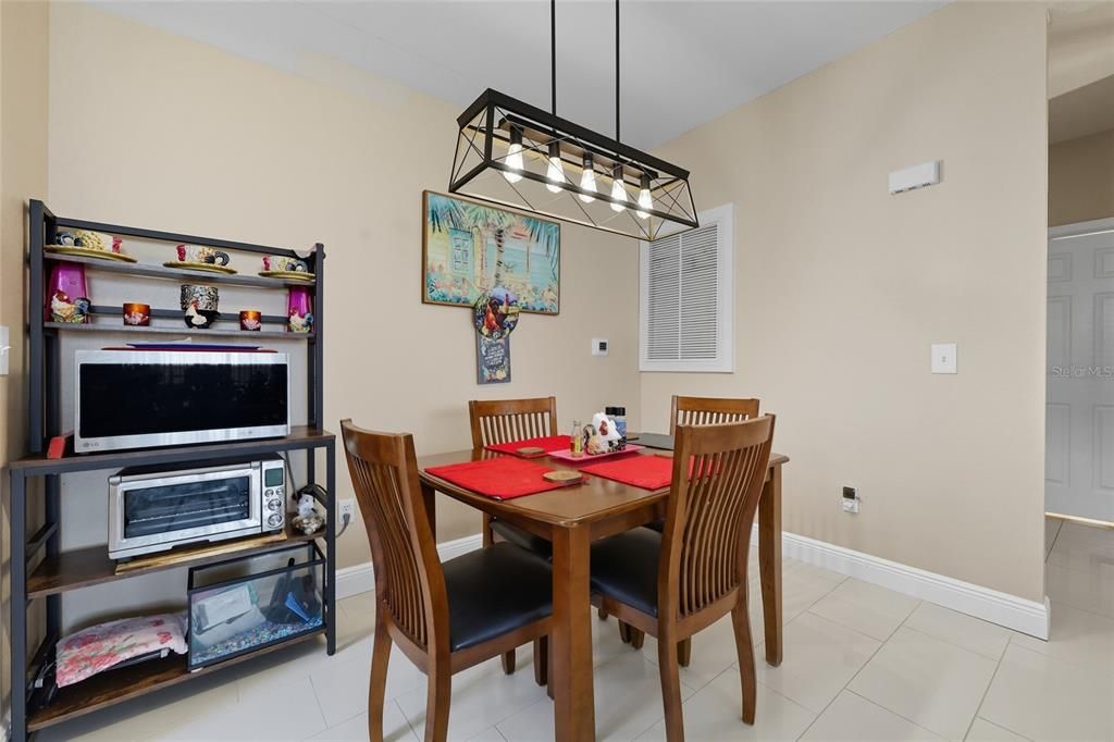 For Sale: $185,000 (1 beds, 1 baths, 776 Square Feet)