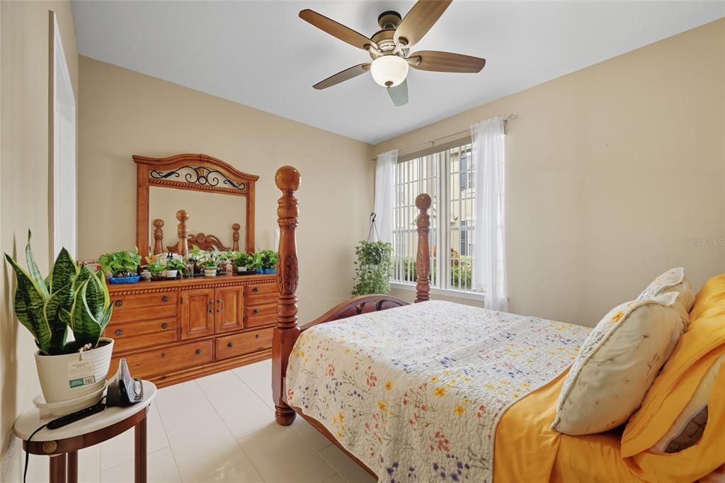 For Sale: $185,000 (1 beds, 1 baths, 776 Square Feet)