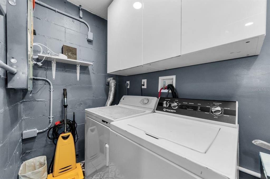 合同活跃: $350,000 (4 贝兹, 2 浴室, 1611 平方英尺)