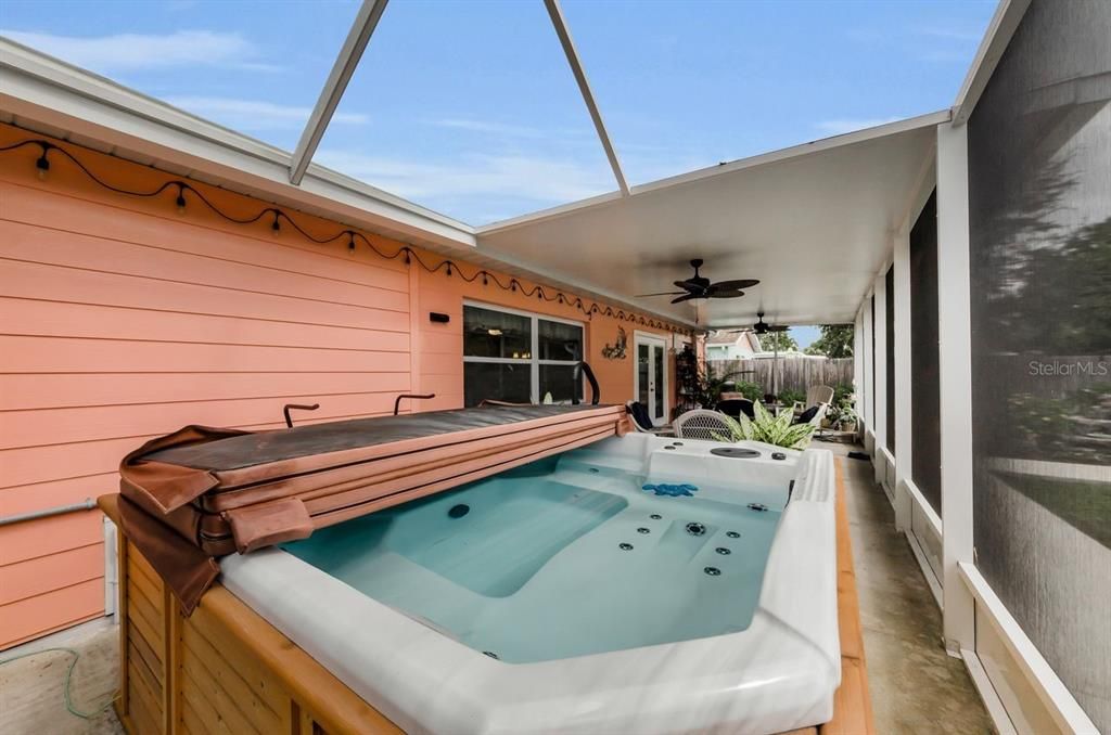 合同活跃: $350,000 (4 贝兹, 2 浴室, 1611 平方英尺)