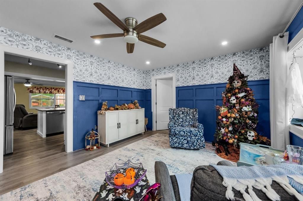 合同活跃: $350,000 (4 贝兹, 2 浴室, 1611 平方英尺)