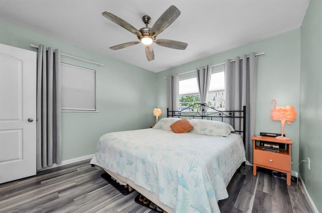 合同活跃: $350,000 (4 贝兹, 2 浴室, 1611 平方英尺)