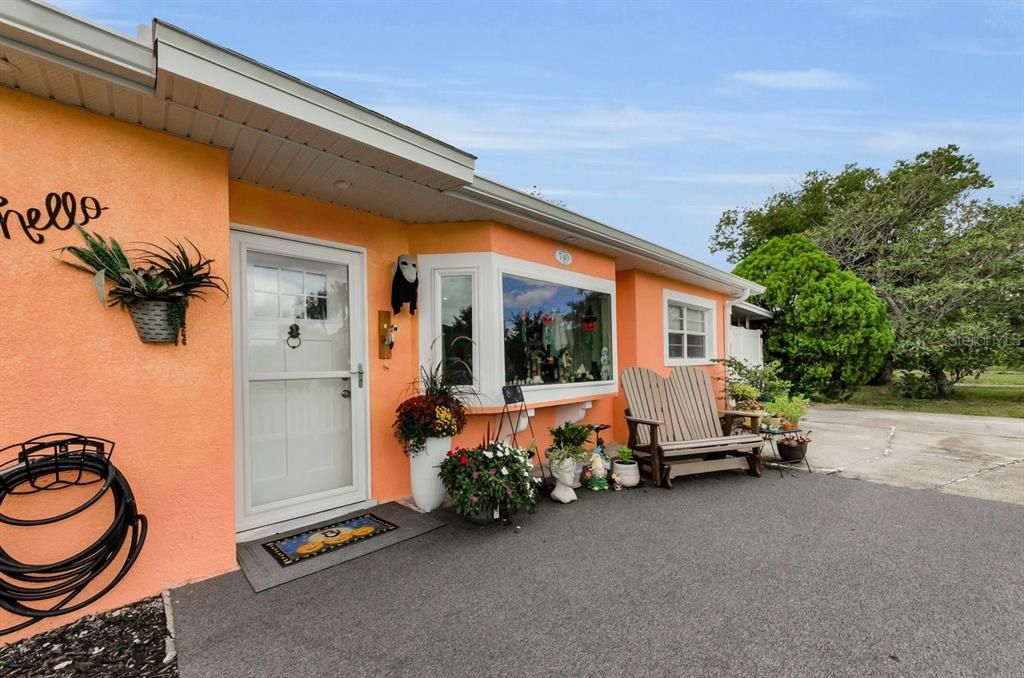 合同活跃: $350,000 (4 贝兹, 2 浴室, 1611 平方英尺)