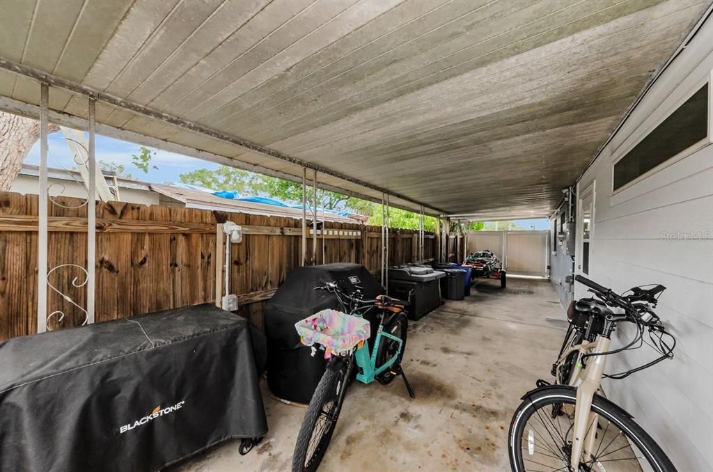 合同活跃: $350,000 (4 贝兹, 2 浴室, 1611 平方英尺)