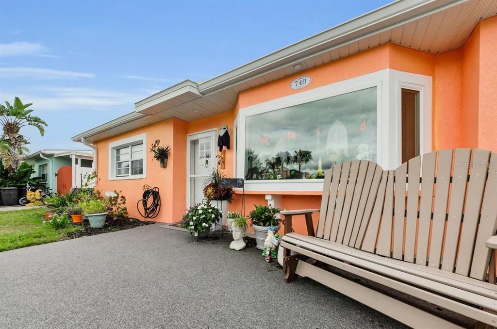 合同活跃: $350,000 (4 贝兹, 2 浴室, 1611 平方英尺)