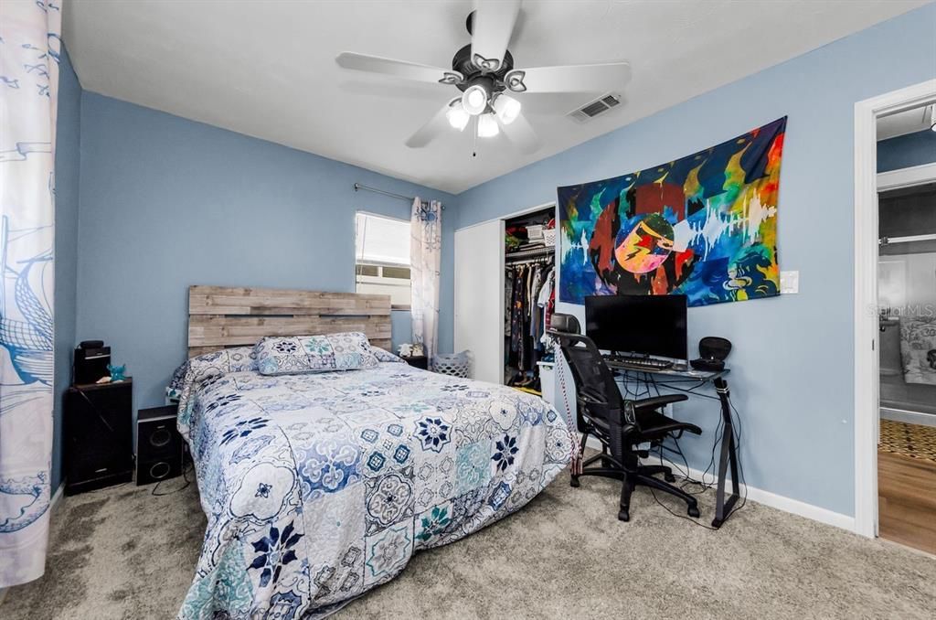 合同活跃: $350,000 (4 贝兹, 2 浴室, 1611 平方英尺)