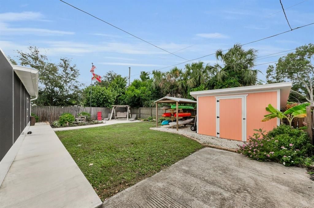 合同活跃: $350,000 (4 贝兹, 2 浴室, 1611 平方英尺)