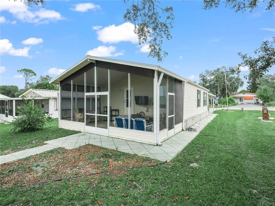 For Sale: $160,000 (2 beds, 2 baths, 864 Square Feet)