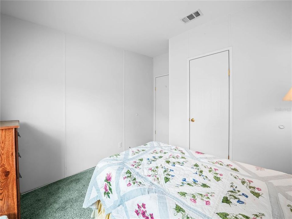 For Sale: $160,000 (2 beds, 2 baths, 864 Square Feet)