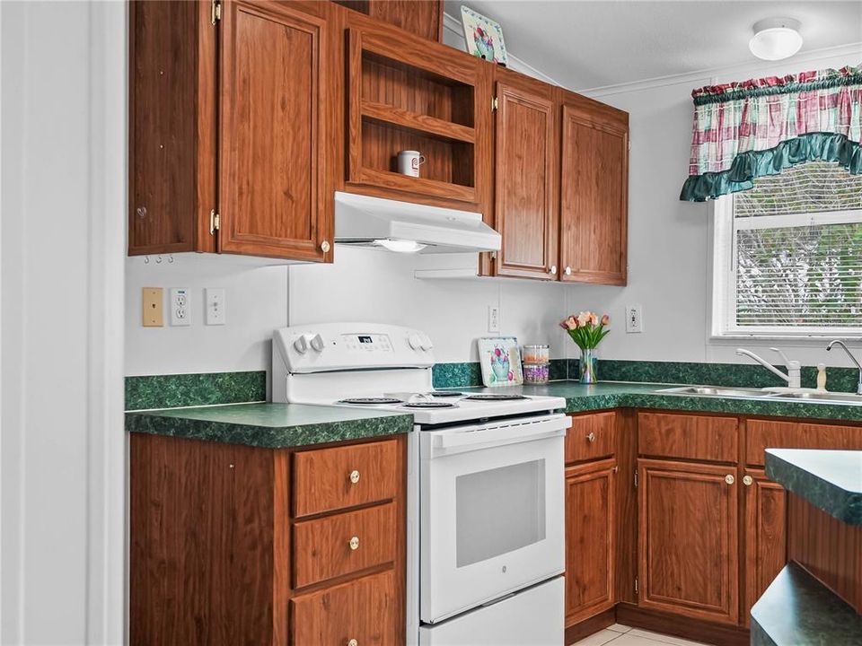 For Sale: $160,000 (2 beds, 2 baths, 864 Square Feet)