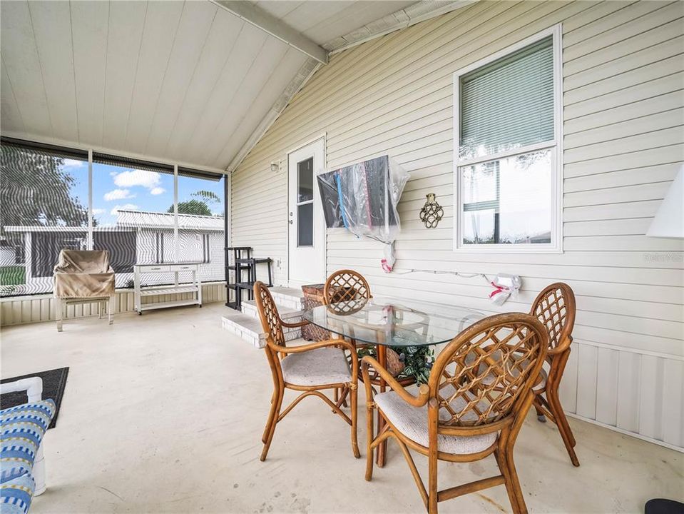 For Sale: $160,000 (2 beds, 2 baths, 864 Square Feet)