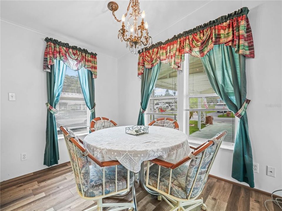 For Sale: $160,000 (2 beds, 2 baths, 864 Square Feet)