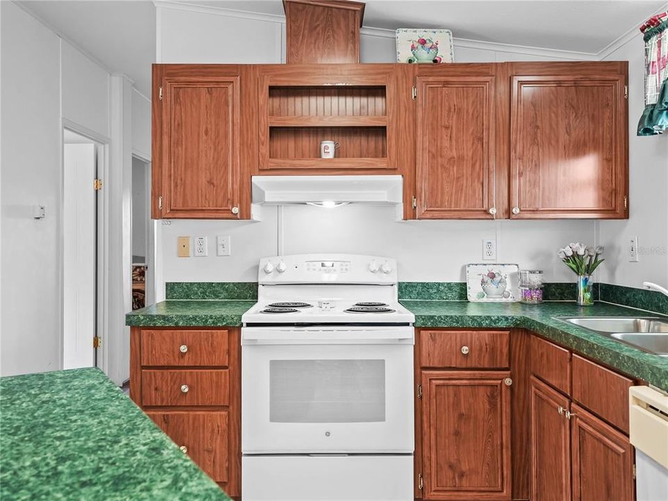 For Sale: $160,000 (2 beds, 2 baths, 864 Square Feet)