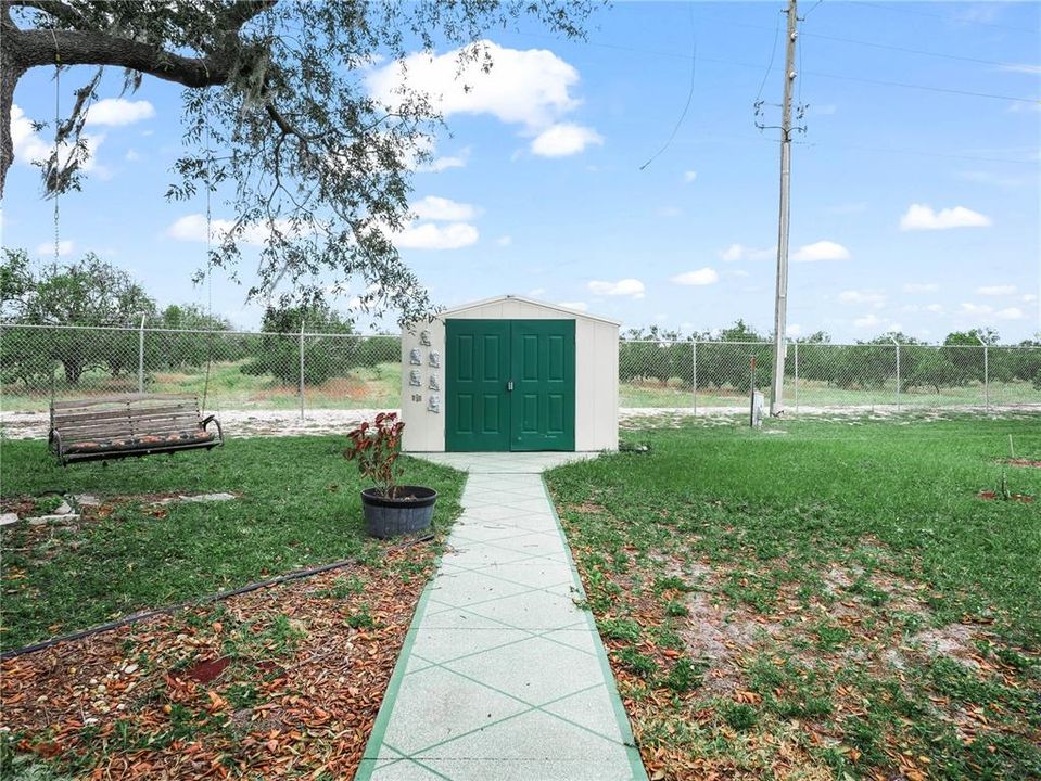 For Sale: $160,000 (2 beds, 2 baths, 864 Square Feet)