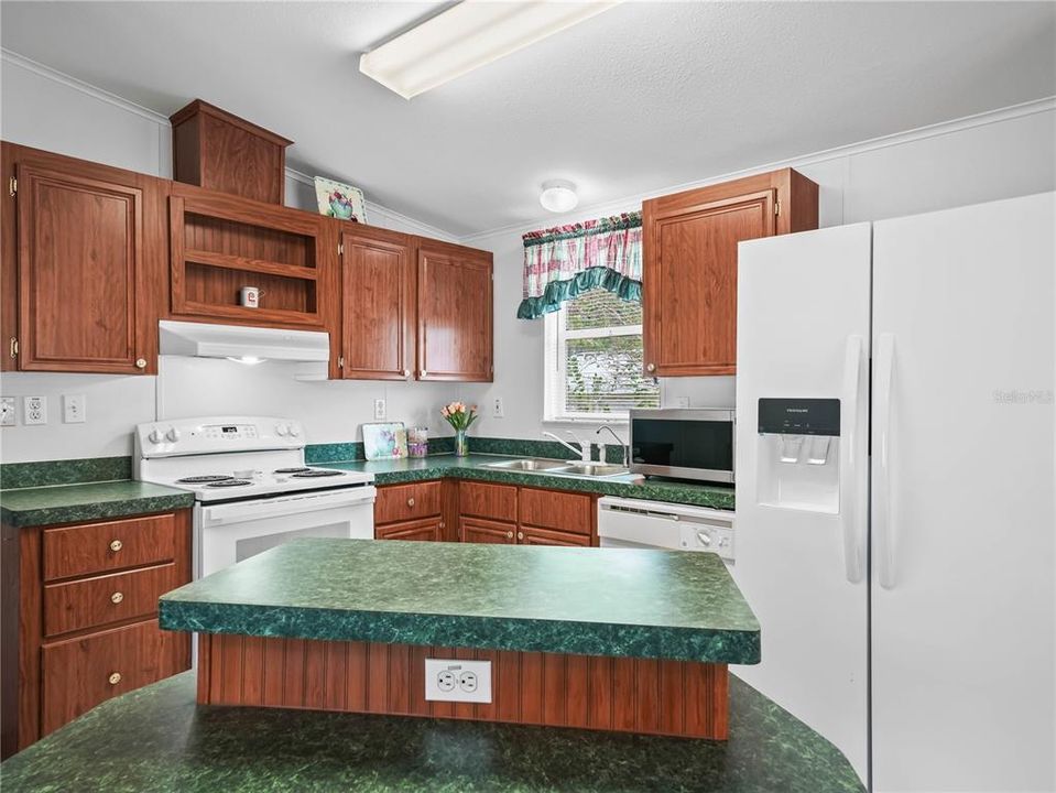 For Sale: $160,000 (2 beds, 2 baths, 864 Square Feet)