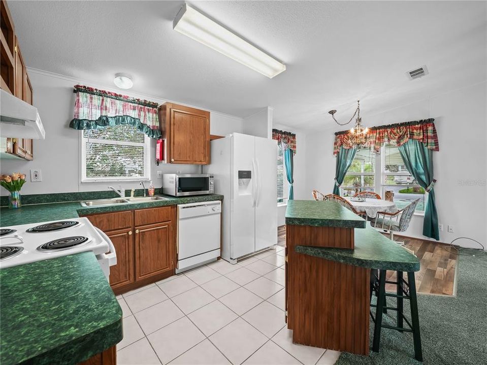 For Sale: $160,000 (2 beds, 2 baths, 864 Square Feet)