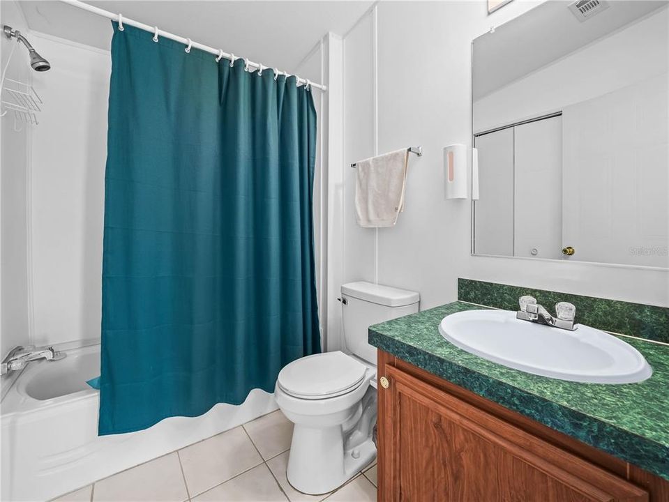 For Sale: $160,000 (2 beds, 2 baths, 864 Square Feet)