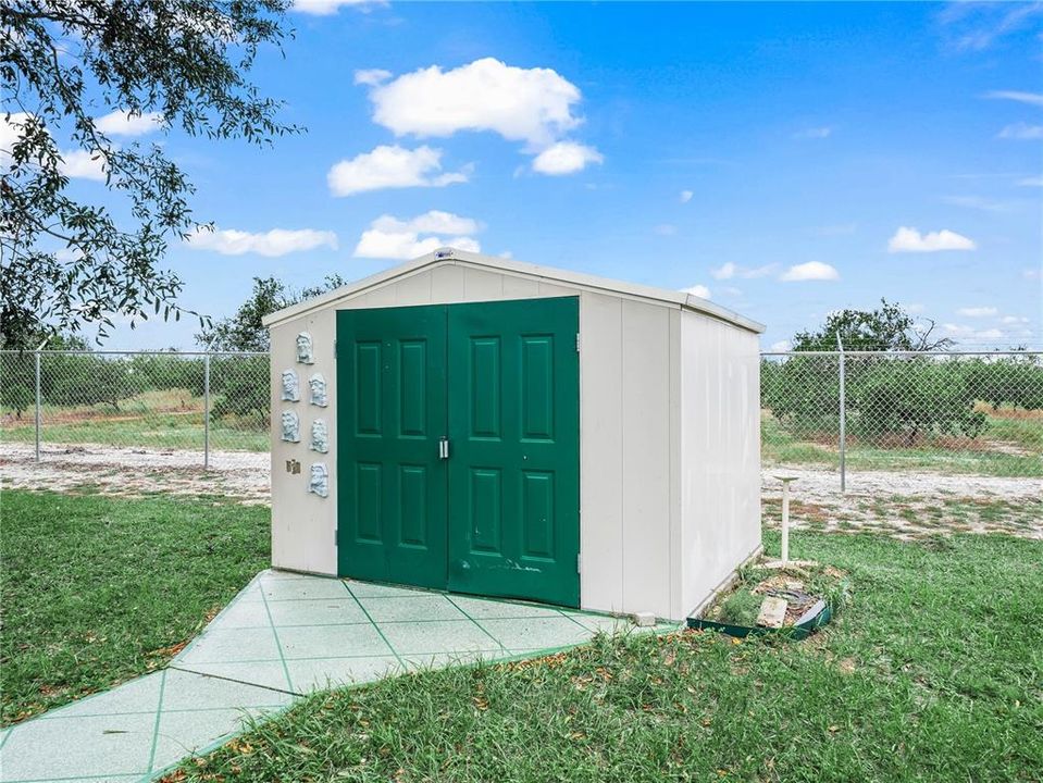 For Sale: $160,000 (2 beds, 2 baths, 864 Square Feet)