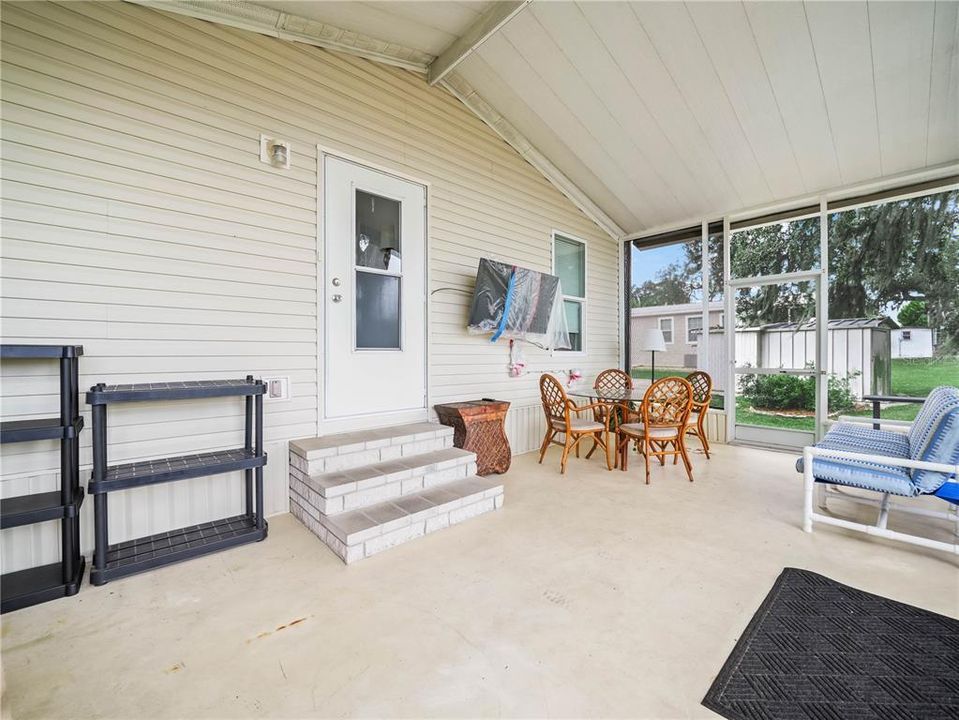 For Sale: $160,000 (2 beds, 2 baths, 864 Square Feet)