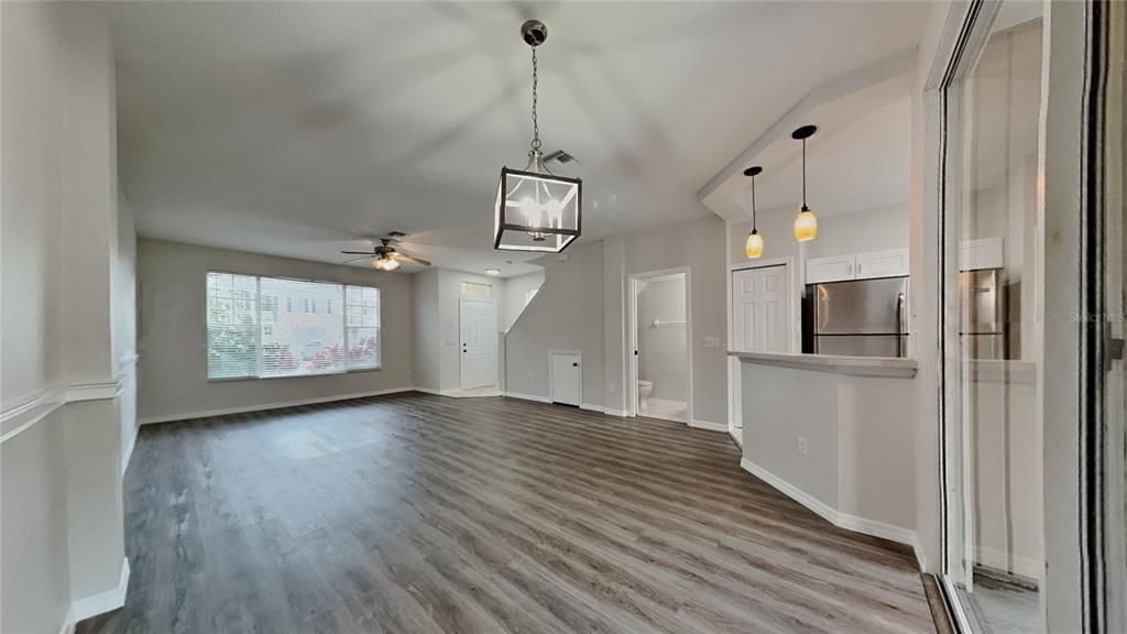 Active With Contract: $254,900 (2 beds, 1 baths, 1250 Square Feet)