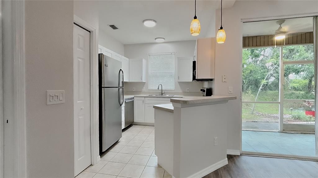 Active With Contract: $254,900 (2 beds, 1 baths, 1250 Square Feet)