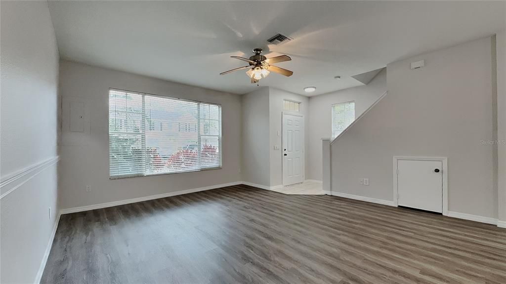 Active With Contract: $254,900 (2 beds, 1 baths, 1250 Square Feet)